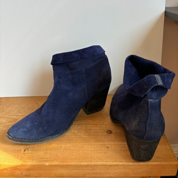 Blue suede Aldo boots - Picture 3 of 6